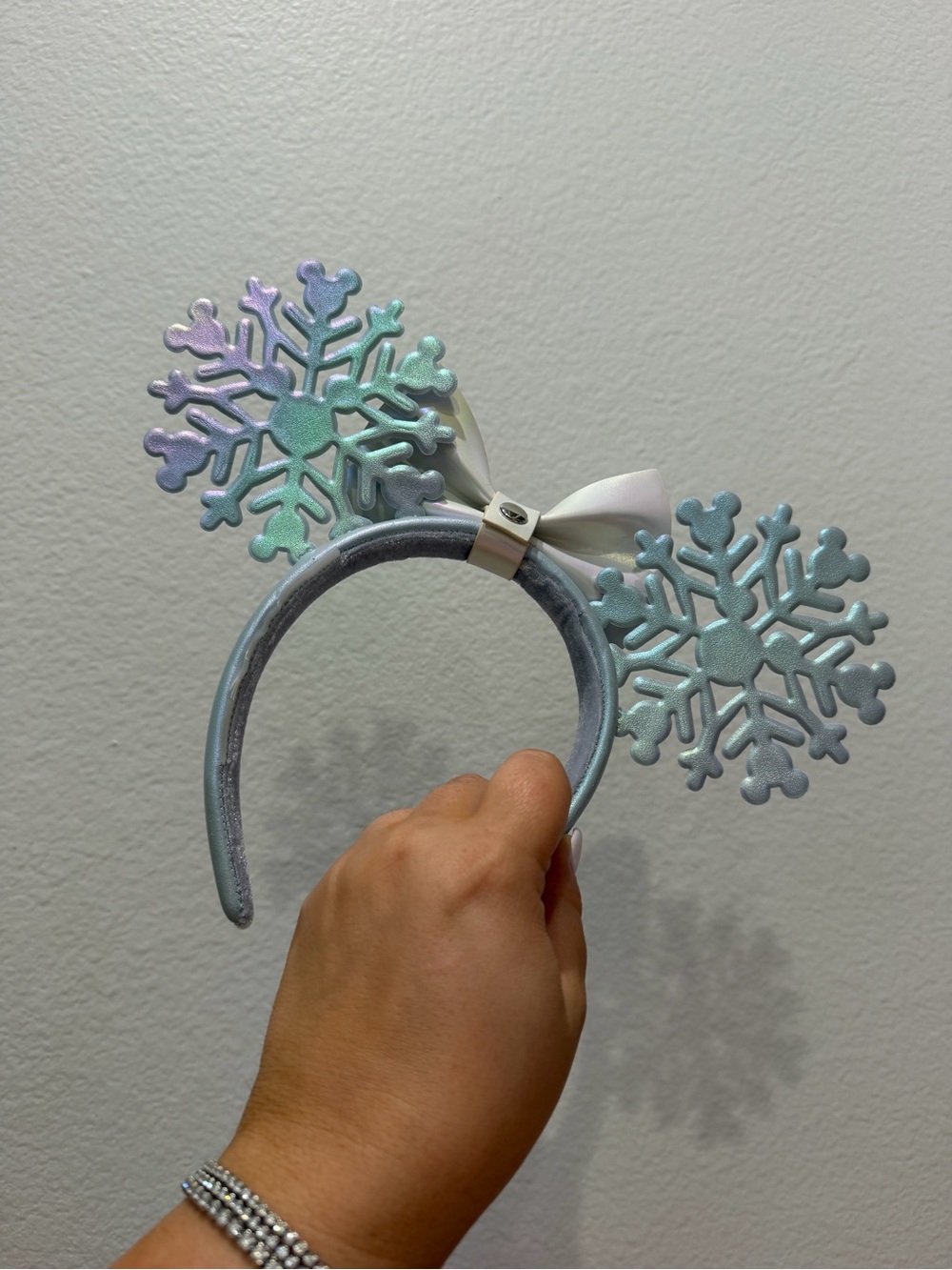 NEW Disney Stitch Shoppe By Loungefly Minnie Mouse Snowflake Ear Headband - Picture 6 of 8